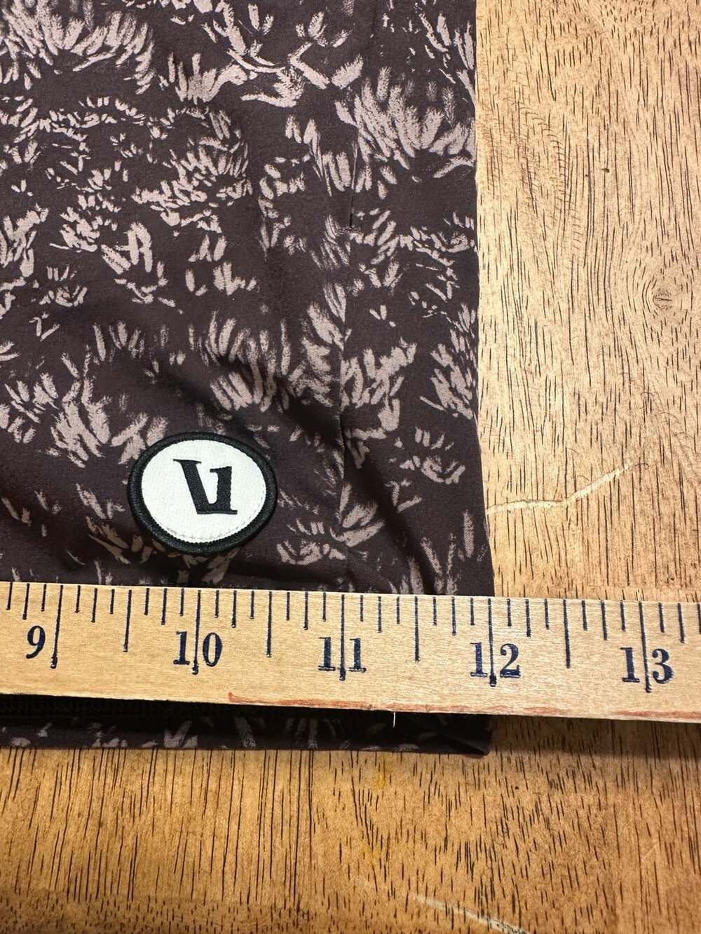 Vuori Men's Kore Short in Charcoal Brush Palm Print - Picture 14 of 15